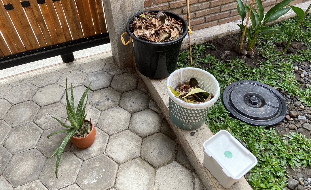 elemen hijau elemen cokelat